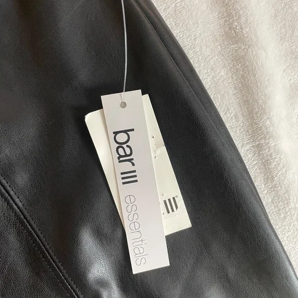 ❌ SOLD NWT - BAR III WOMEN'S SLIT-HEM FAUX-LEATHER DEEP BLACK LEGGINGS, SIZE S - Picture 3 of 5